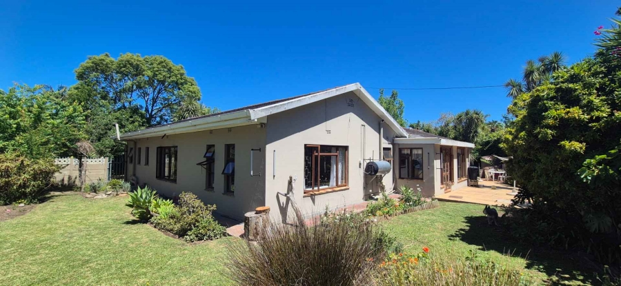 4 Bedroom Property for Sale in Glen Barrie Western Cape